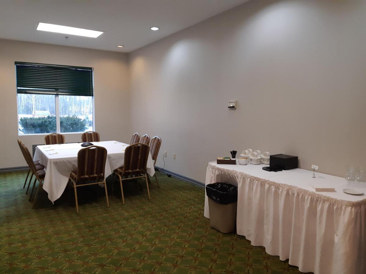 Days Inn By Wyndham Oromocto Conference Centre Extérieur photo