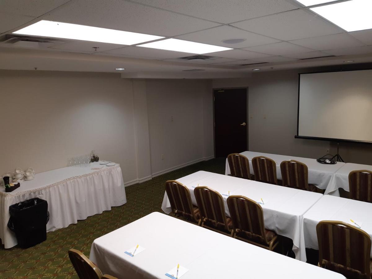 Days Inn By Wyndham Oromocto Conference Centre Extérieur photo