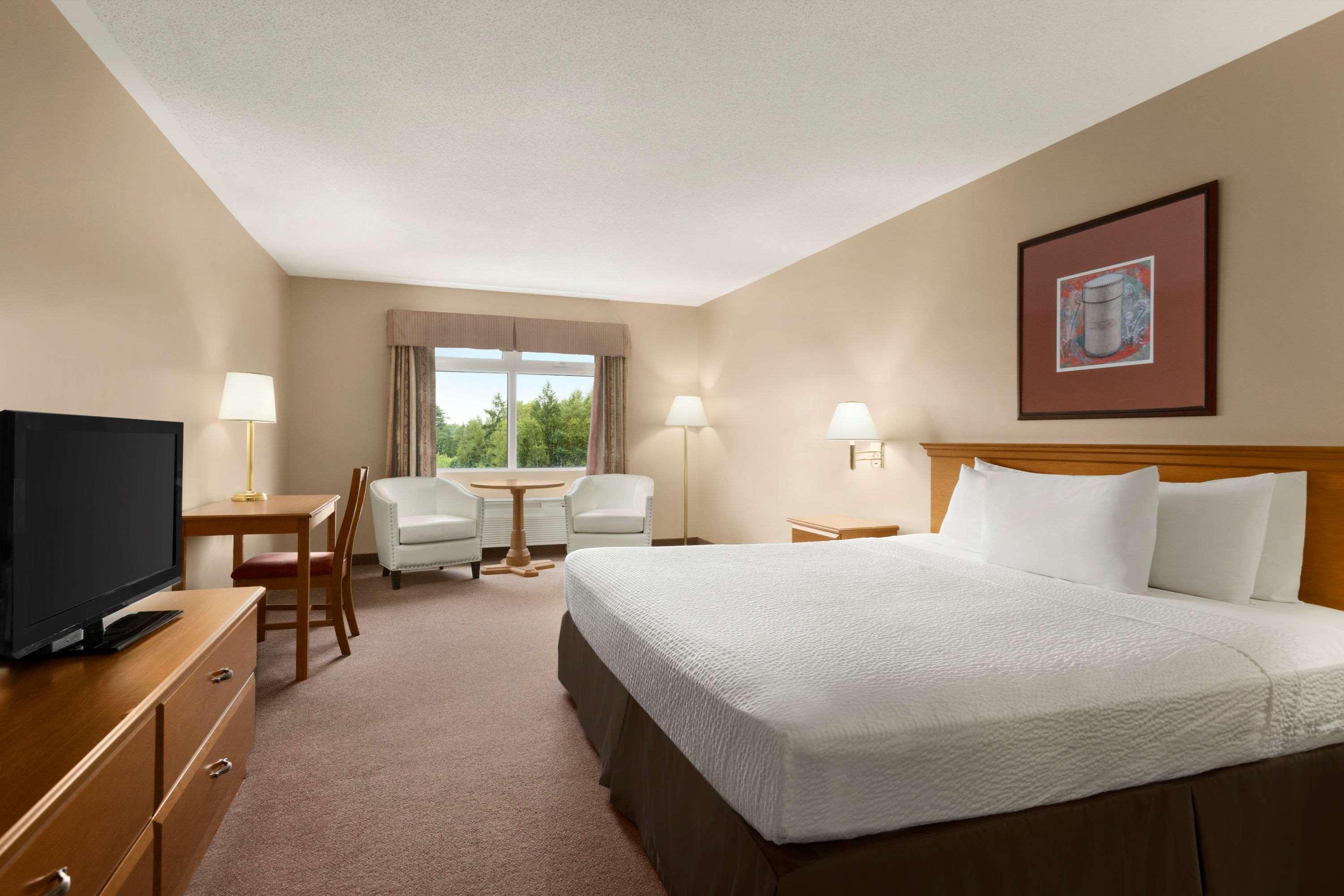 Days Inn By Wyndham Oromocto Conference Centre Extérieur photo