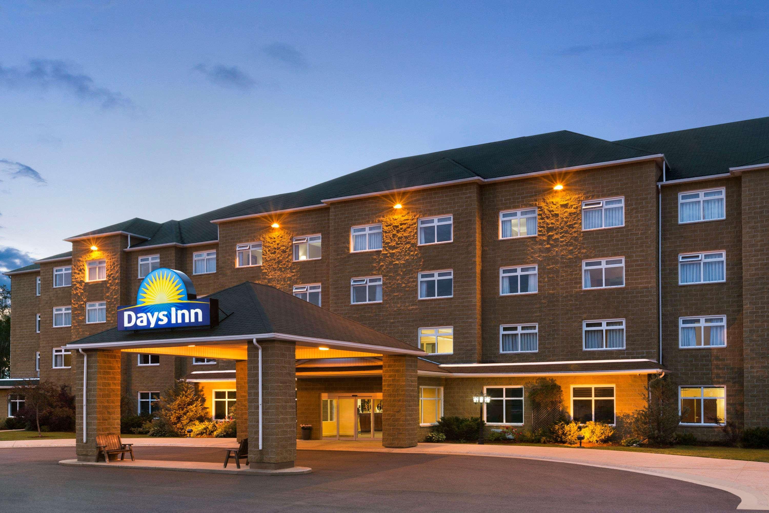 Days Inn By Wyndham Oromocto Conference Centre Extérieur photo