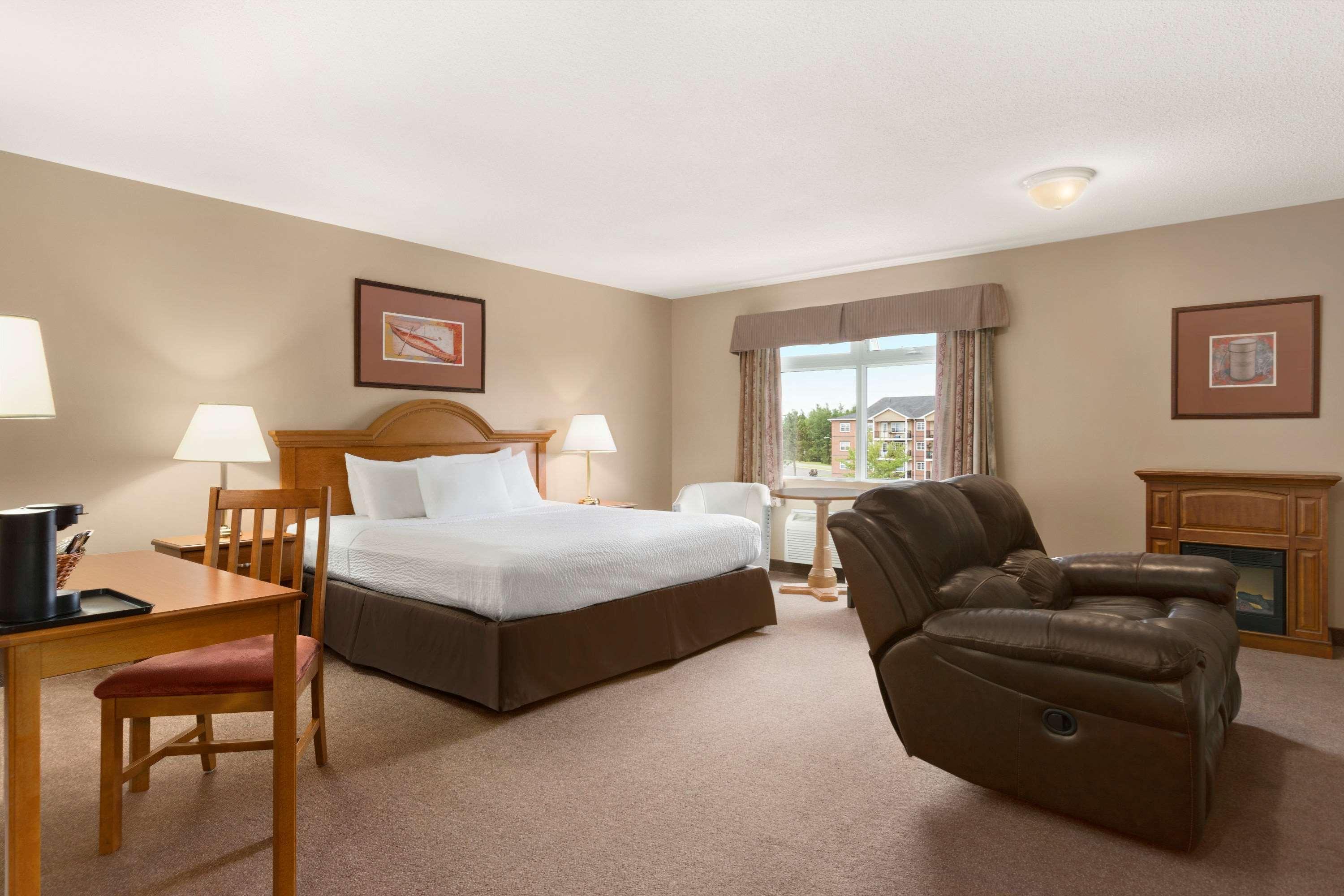 Days Inn By Wyndham Oromocto Conference Centre Extérieur photo