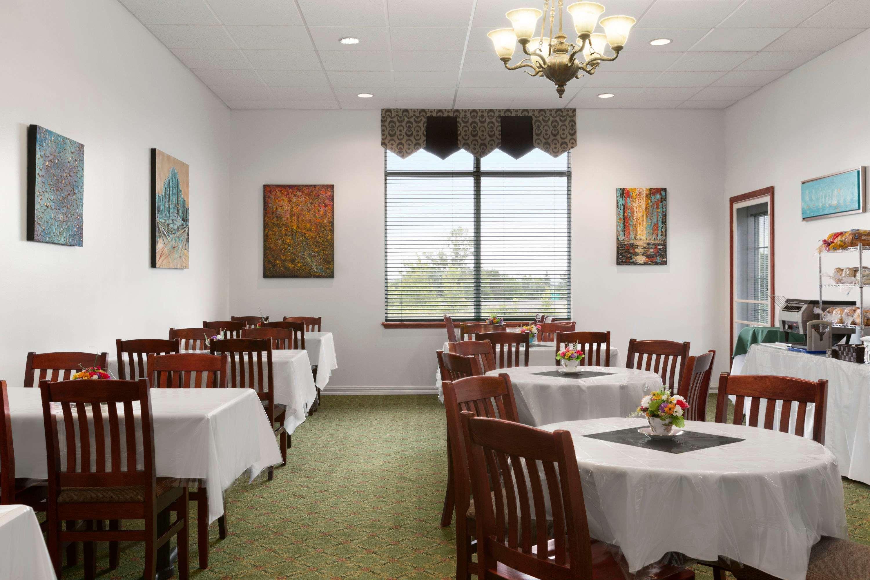 Days Inn By Wyndham Oromocto Conference Centre Extérieur photo