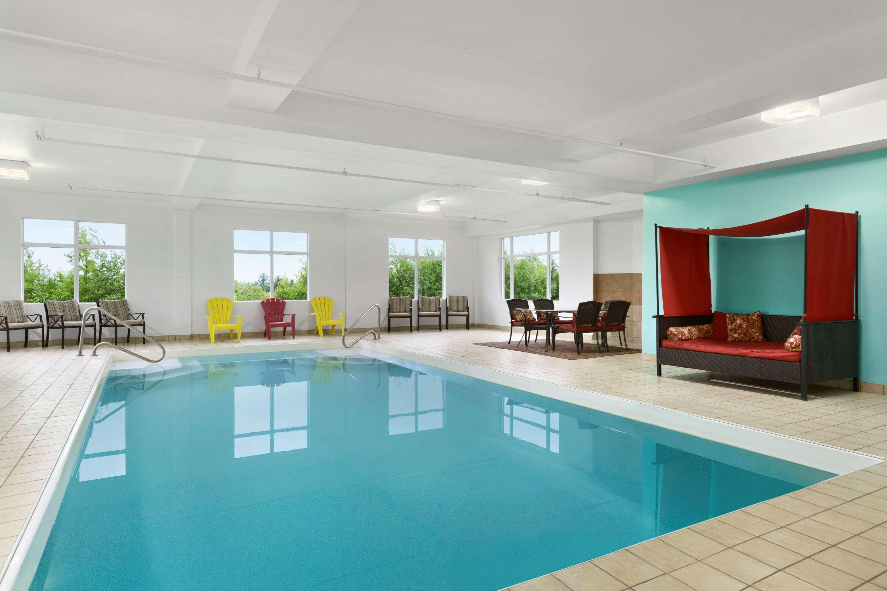 Days Inn By Wyndham Oromocto Conference Centre Extérieur photo