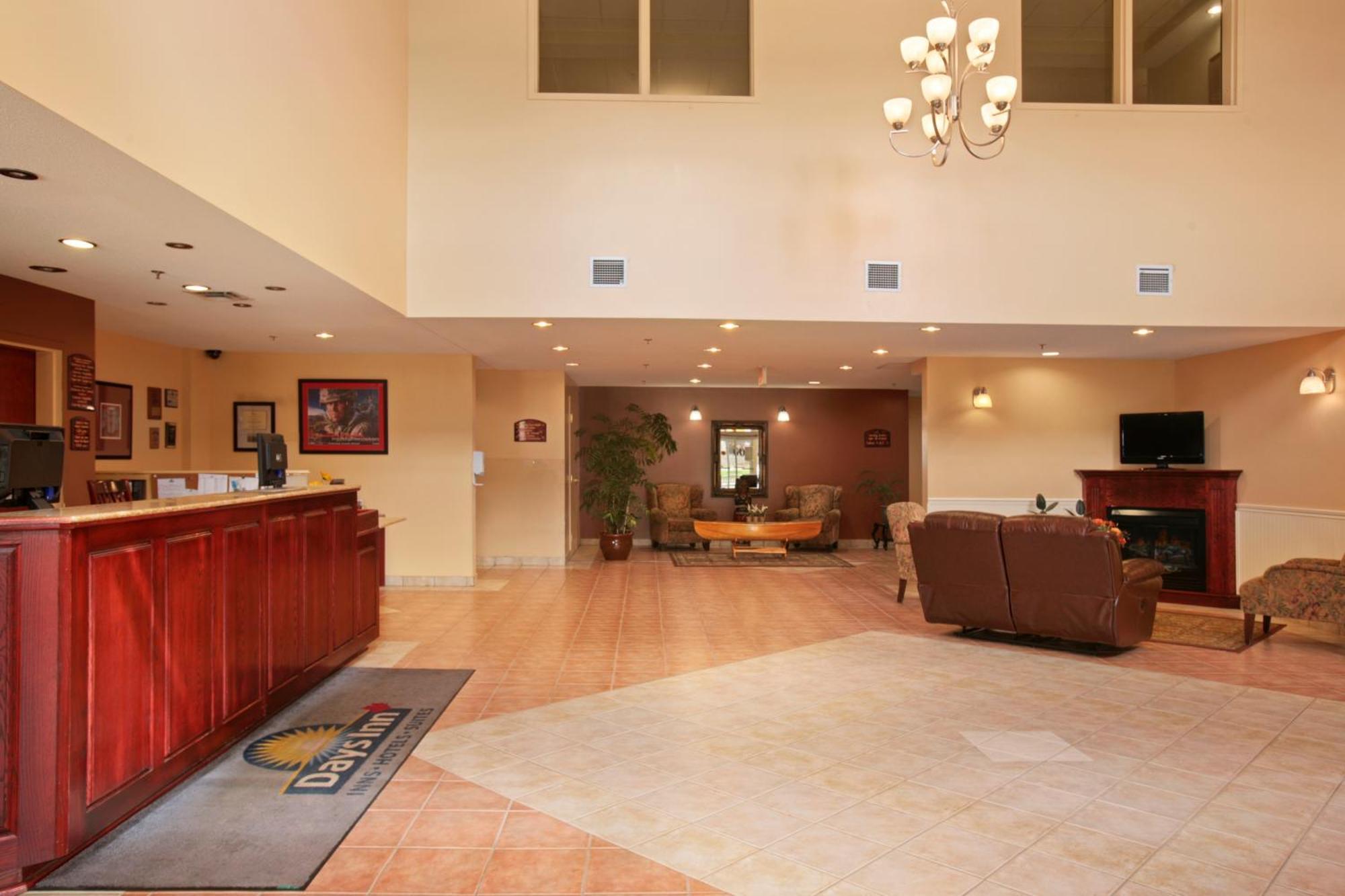 Days Inn By Wyndham Oromocto Conference Centre Extérieur photo