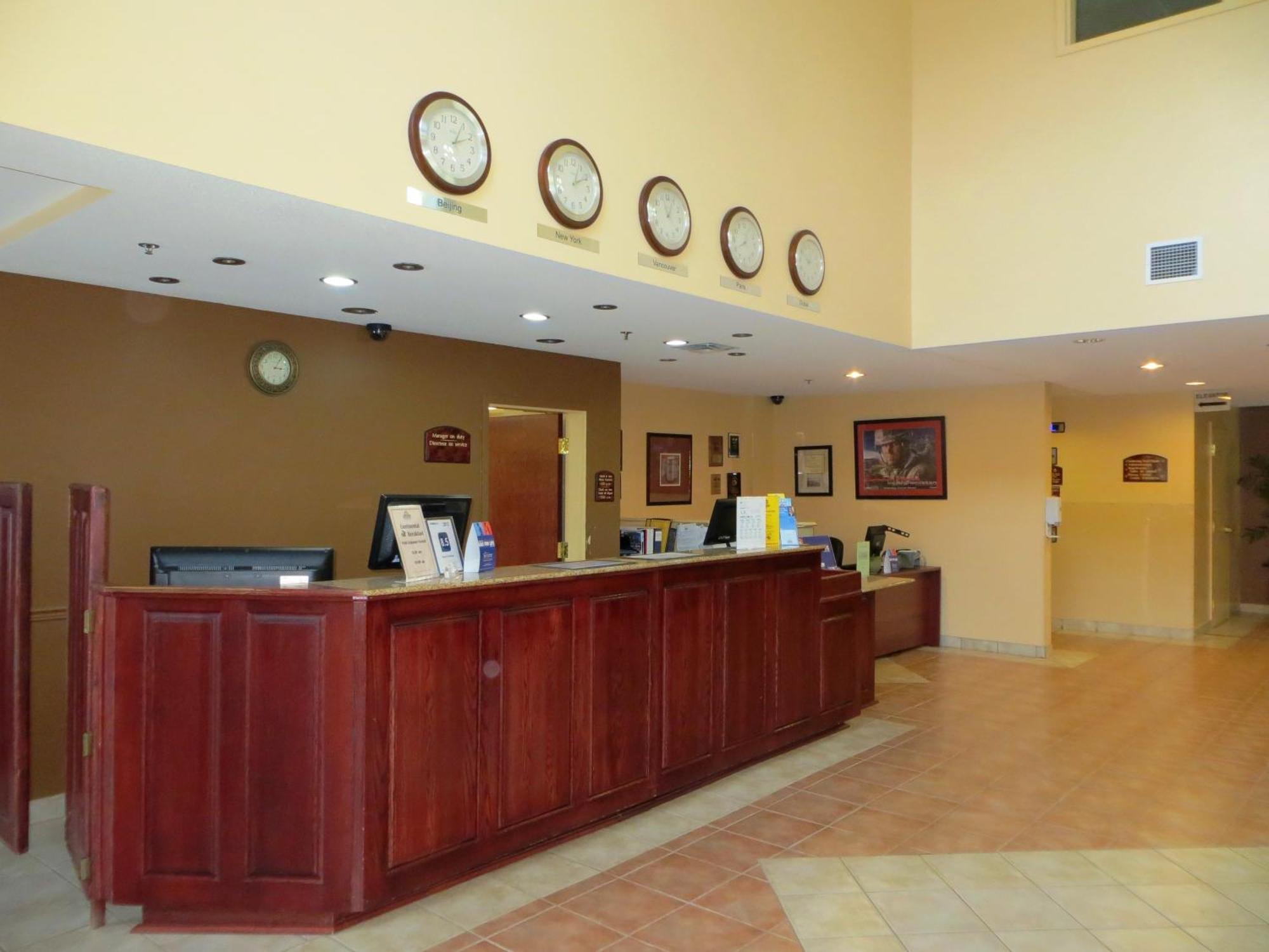 Days Inn By Wyndham Oromocto Conference Centre Extérieur photo