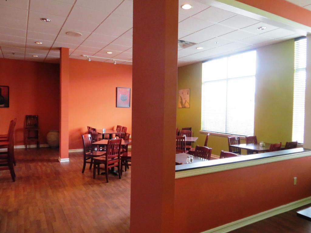 Days Inn By Wyndham Oromocto Conference Centre Extérieur photo