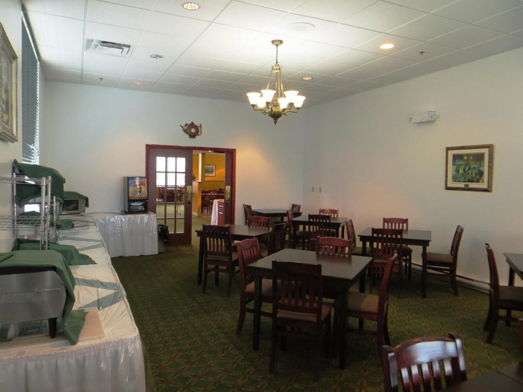 Days Inn By Wyndham Oromocto Conference Centre Extérieur photo