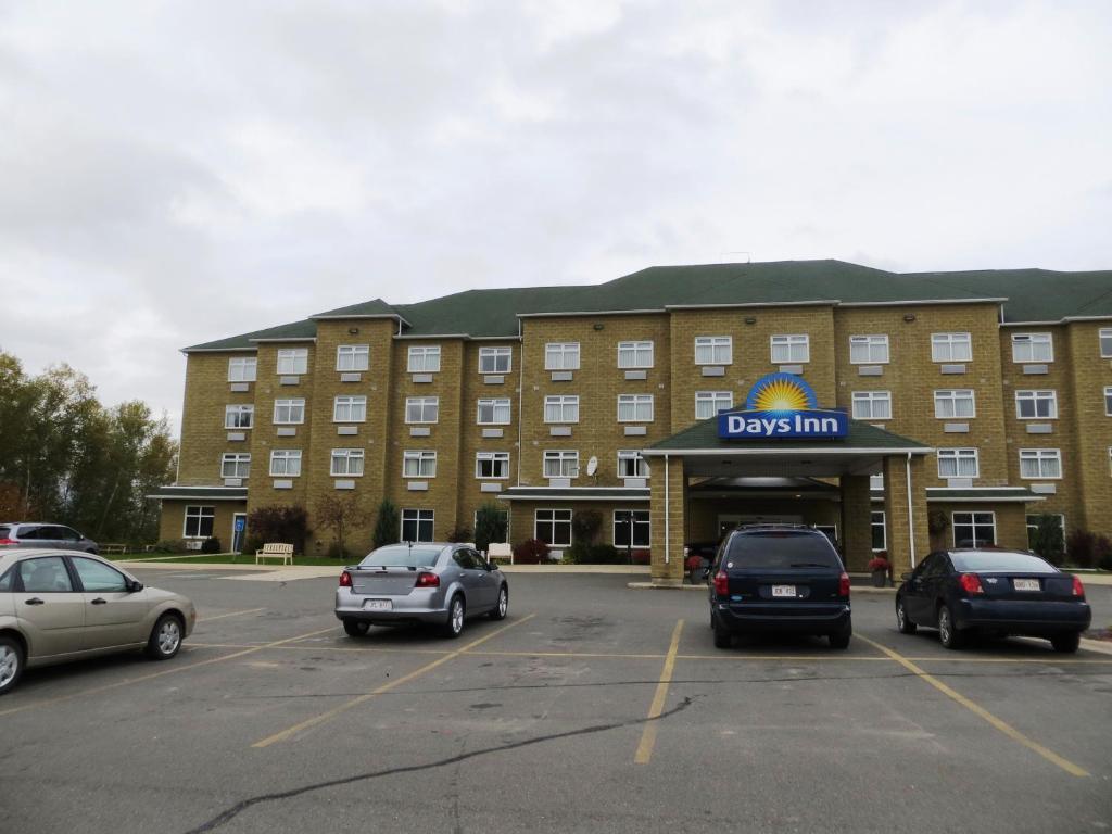Days Inn By Wyndham Oromocto Conference Centre Extérieur photo